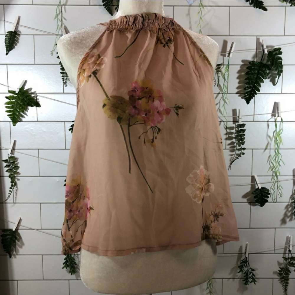 💛 Blush floral halter top